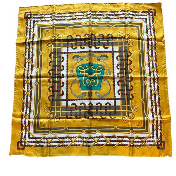 Gorgeous Italian Silk Scarf - Picture 4 of 8